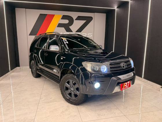 TOYOTA HILUX 3.0 SRV 4X4 CD 16V TURBO INTERCOOLER DIESEL 4P AUTOMÁTICO TOYOTA HILUX 3.0 SRV 4X4 CD 16V TURBO INTERCOOLER DIESEL 4P AUTOMÁTICO